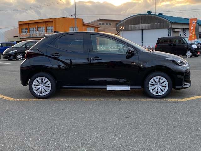 トヨタ ヤリス １．５ ハイブリッド Ｘ Ｅ－ＦＯＵＲ ４ＷＤ R7年 (東北) 99