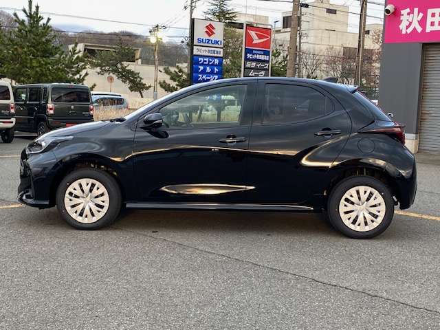 トヨタ ヤリス １．５ ハイブリッド Ｘ Ｅ－ＦＯＵＲ ４ＷＤ R7年 (東北) 99