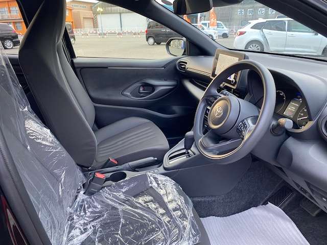 トヨタ ヤリス １．５ ハイブリッド Ｘ Ｅ－ＦＯＵＲ ４ＷＤ R7年 (東北) 99