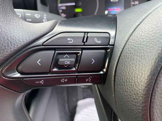 トヨタ ヤリス １．５ ハイブリッド Ｘ Ｅ－ＦＯＵＲ ４ＷＤ R7年 (東北) 99