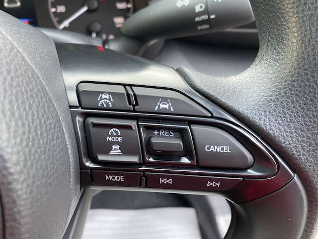 トヨタ ヤリス １．５ ハイブリッド Ｘ Ｅ－ＦＯＵＲ ４ＷＤ R7年 (東北) 99