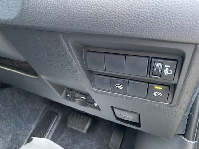 トヨタ ヤリス １．５ ハイブリッド Ｘ Ｅ－ＦＯＵＲ ４ＷＤ R7年 (東北) 99