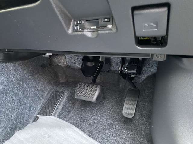 トヨタ ヤリス １．５ ハイブリッド Ｘ Ｅ－ＦＯＵＲ ４ＷＤ R7年 (東北) 99