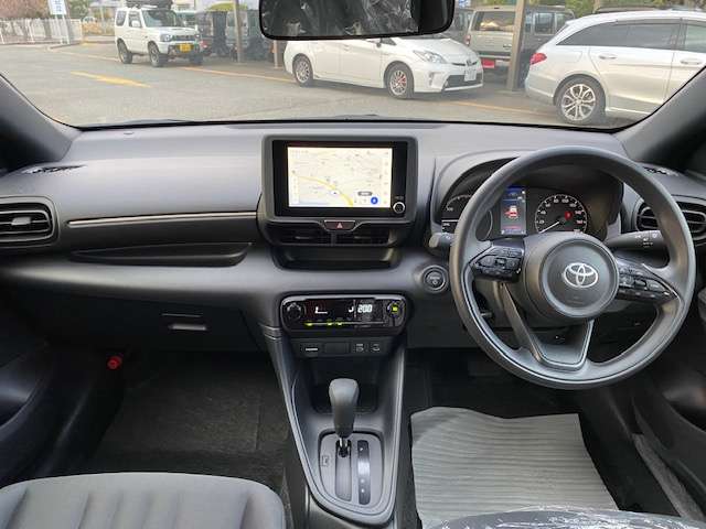 トヨタ ヤリス １．５ ハイブリッド Ｘ Ｅ－ＦＯＵＲ ４ＷＤ R7年 (東北) 99