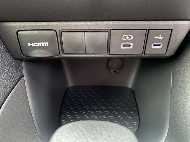 トヨタ ヤリス １．５ ハイブリッド Ｘ Ｅ－ＦＯＵＲ ４ＷＤ R7年 (東北) 99