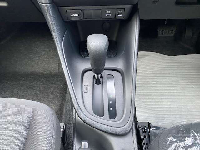 トヨタ ヤリス １．５ ハイブリッド Ｘ Ｅ－ＦＯＵＲ ４ＷＤ R7年 (東北) 99