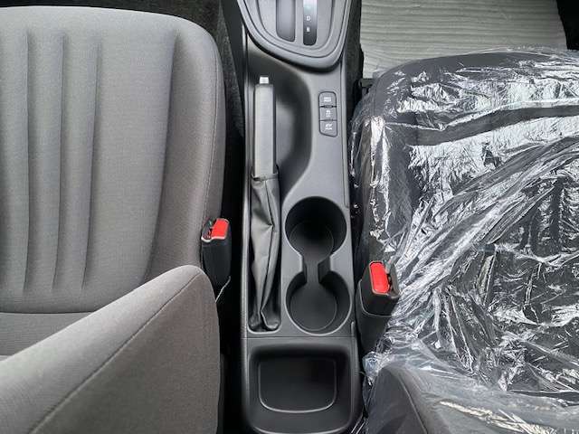 トヨタ ヤリス １．５ ハイブリッド Ｘ Ｅ－ＦＯＵＲ ４ＷＤ R7年 (東北) 99