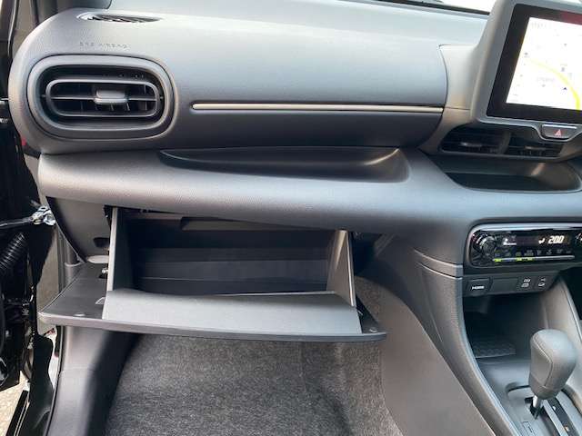 トヨタ ヤリス １．５ ハイブリッド Ｘ Ｅ－ＦＯＵＲ ４ＷＤ R7年 (東北) 99