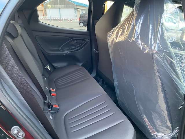 トヨタ ヤリス １．５ ハイブリッド Ｘ Ｅ－ＦＯＵＲ ４ＷＤ R7年 (東北) 99