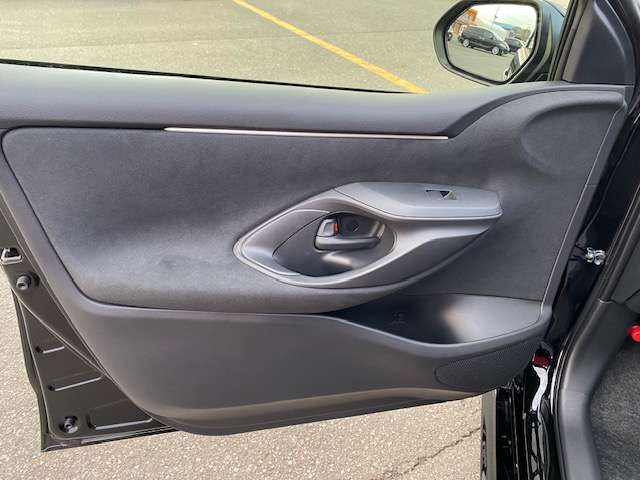 トヨタ ヤリス １．５ ハイブリッド Ｘ Ｅ－ＦＯＵＲ ４ＷＤ R7年 (東北) 99