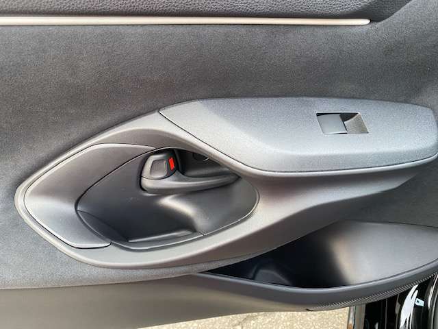 トヨタ ヤリス １．５ ハイブリッド Ｘ Ｅ－ＦＯＵＲ ４ＷＤ R7年 (東北) 99