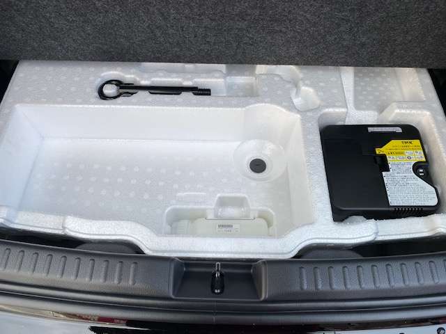 トヨタ ヤリス １．５ ハイブリッド Ｘ Ｅ－ＦＯＵＲ ４ＷＤ R7年 (東北) 99