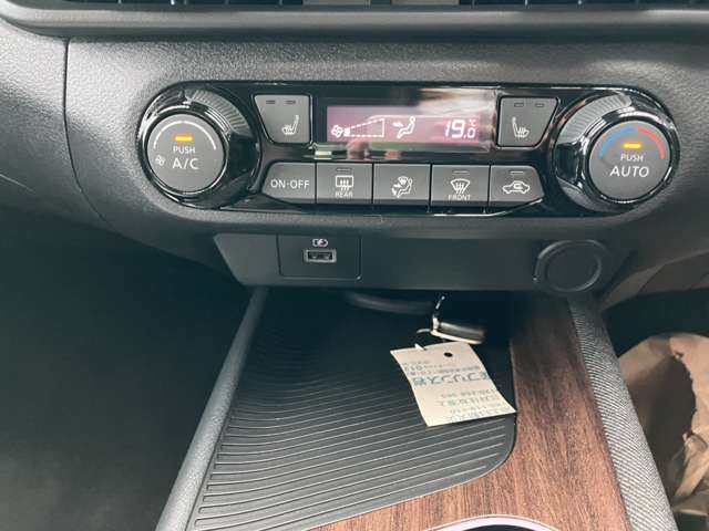 日産 ノートオーラ １．２ Ｇ ＦＯＵＲ ４ＷＤ R4年 (東北) 99