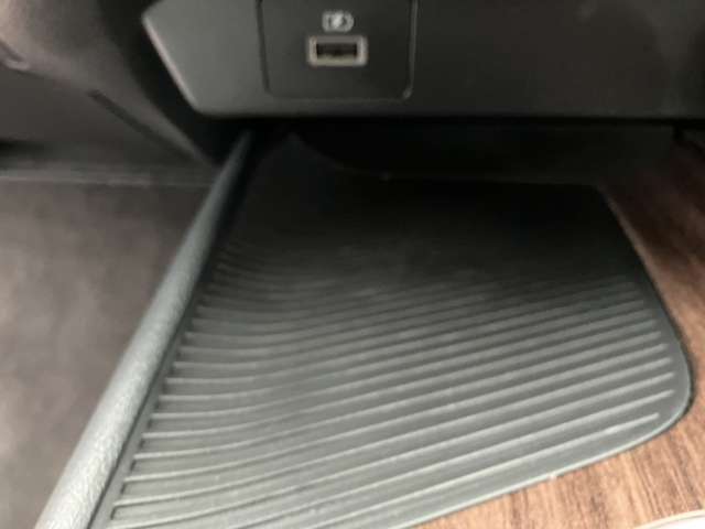 日産 ノートオーラ １．２ Ｇ ＦＯＵＲ ４ＷＤ R4年 (東北) 99