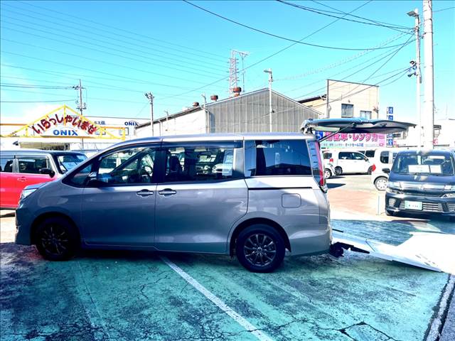 トヨタ ノア ２．０ Ｘ ウェルキャブ スロープタイプＩＩ サードシート付 H30年 (関東) 99