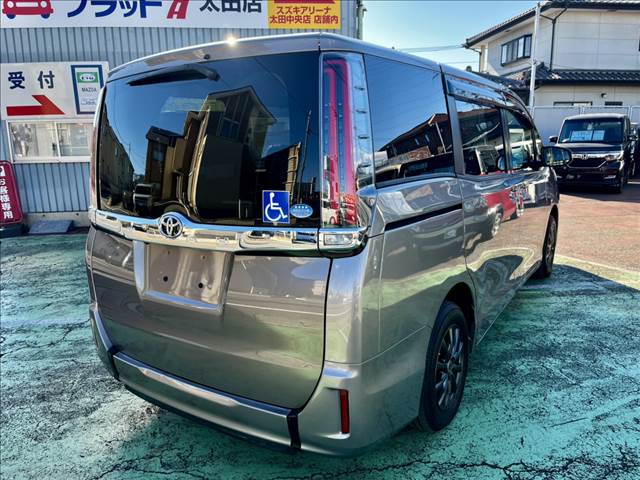 トヨタ ノア ２．０ Ｘ ウェルキャブ スロープタイプＩＩ サードシート付 H30年 (関東) 99