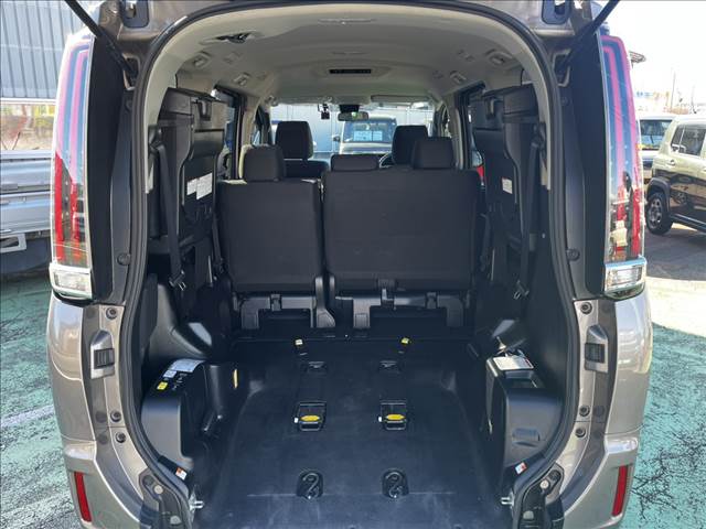 トヨタ ノア ２．０ Ｘ ウェルキャブ スロープタイプＩＩ サードシート付 H30年 (関東) 99