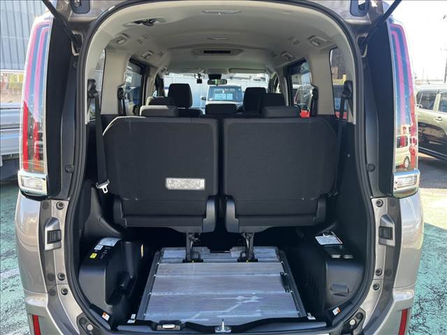 トヨタ ノア ２．０ Ｘ ウェルキャブ スロープタイプＩＩ サードシート付 H30年 (関東) 99