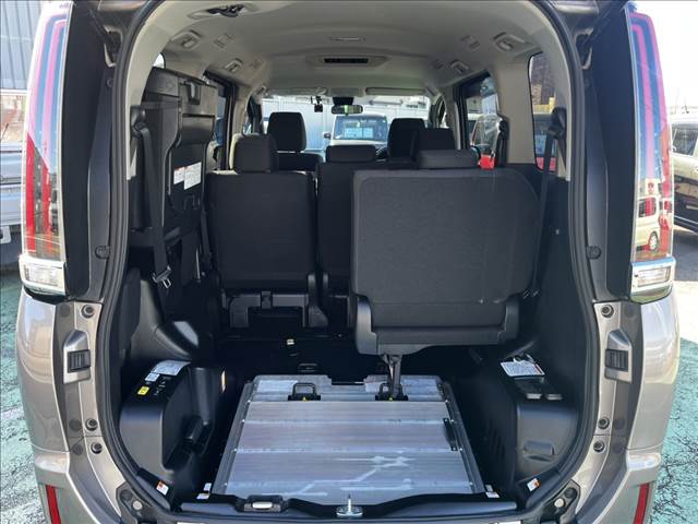 トヨタ ノア ２．０ Ｘ ウェルキャブ スロープタイプＩＩ サードシート付 H30年 (関東) 99