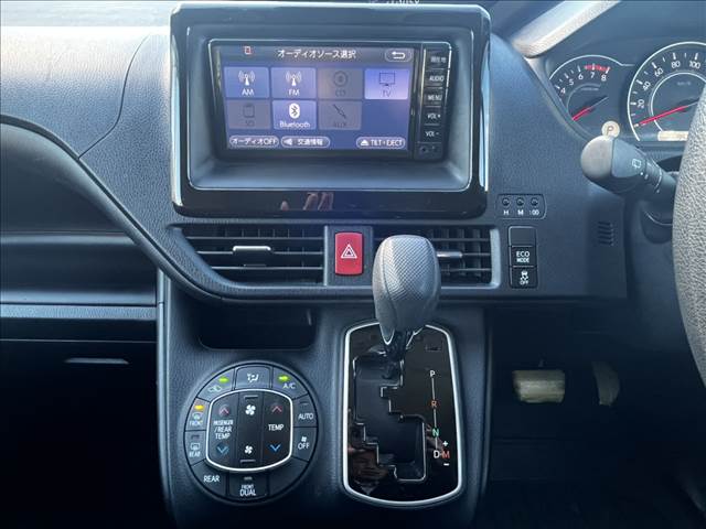 トヨタ ノア ２．０ Ｘ ウェルキャブ スロープタイプＩＩ サードシート付 H30年 (関東) 99