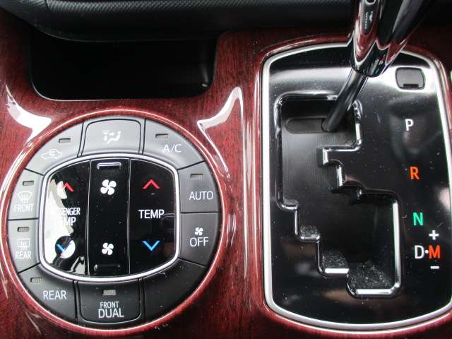 トヨタ ノア ２．０ ＳＩ H28年 (中国) 99