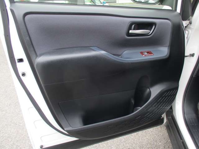 トヨタ ノア ２．０ ＳＩ H28年 (中国) 99