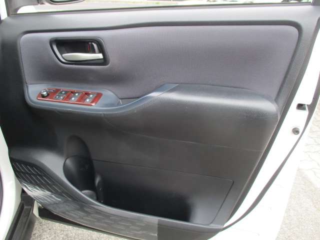 トヨタ ノア ２．０ ＳＩ H28年 (中国) 99