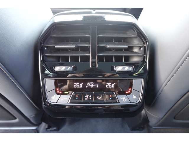 ＢＭＷ ｉＸ Ｍ６０ ４ＷＤ R6年 (近畿) 99