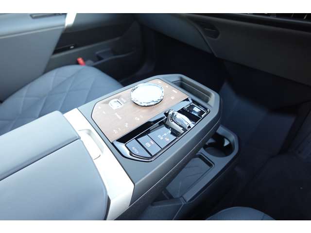 ＢＭＷ ｉＸ Ｍ６０ ４ＷＤ R6年 (近畿) 99