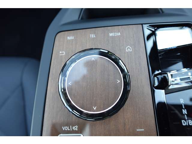 ＢＭＷ ｉＸ Ｍ６０ ４ＷＤ R6年 (近畿) 99