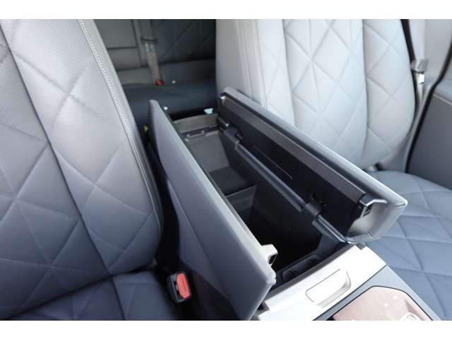 ＢＭＷ ｉＸ Ｍ６０ ４ＷＤ R6年 (近畿) 99