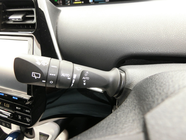 トヨタ プリウス １．８ Ａ H28年 (中国) 99