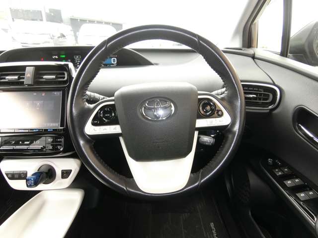 トヨタ プリウス １．８ Ａ H28年 (中国) 99