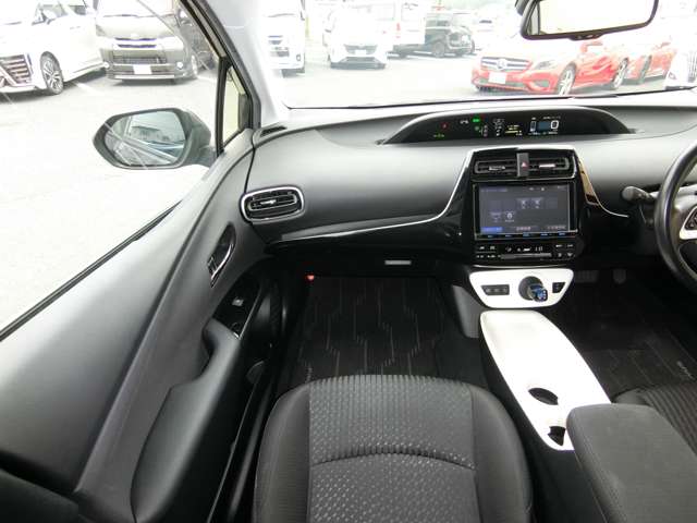 トヨタ プリウス １．８ Ａ H28年 (中国) 99