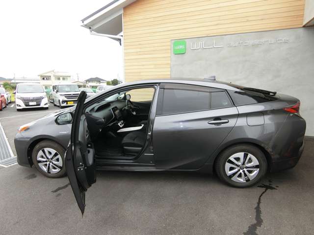 トヨタ プリウス １．８ Ａ H28年 (中国) 99