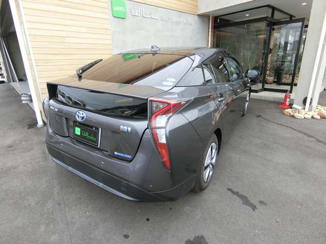 トヨタ プリウス １．８ Ａ H28年 (中国) 99