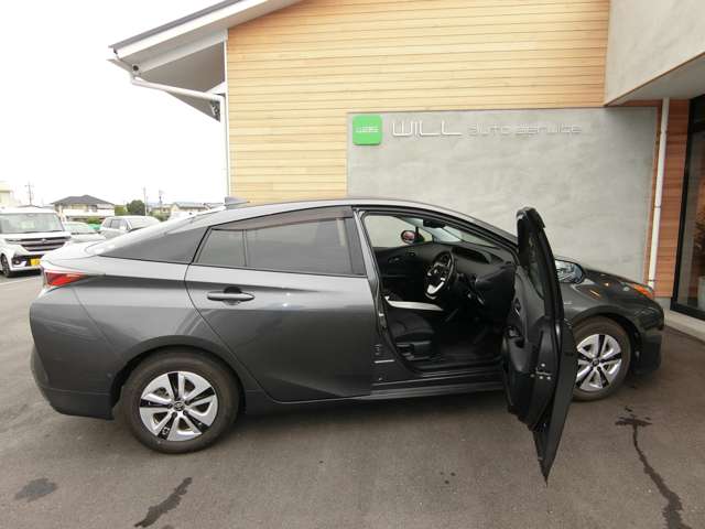 トヨタ プリウス １．８ Ａ H28年 (中国) 99