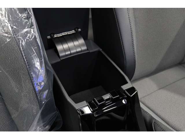 トヨタ カローラクロス　ハイブリッド １．８ ハイブリッド Ｚ R7年 (東海) 99