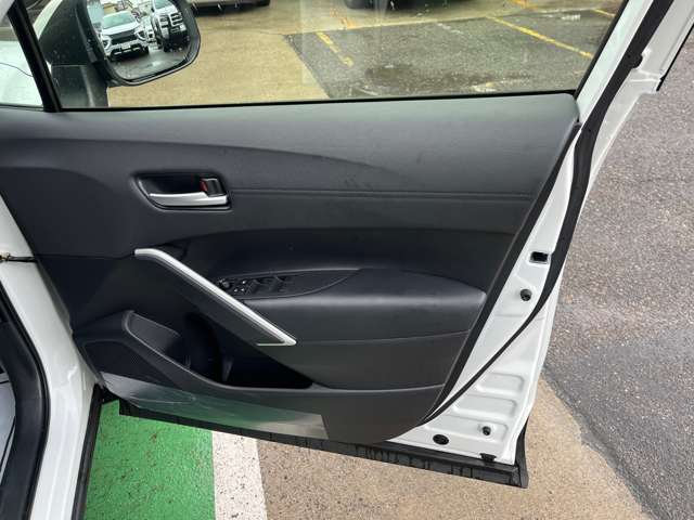 トヨタ カローラクロス　ハイブリッド １．８ ハイブリッド Ｚ Ｅ－ＦＯＵＲ ４ＷＤ R4年 (東海) 99