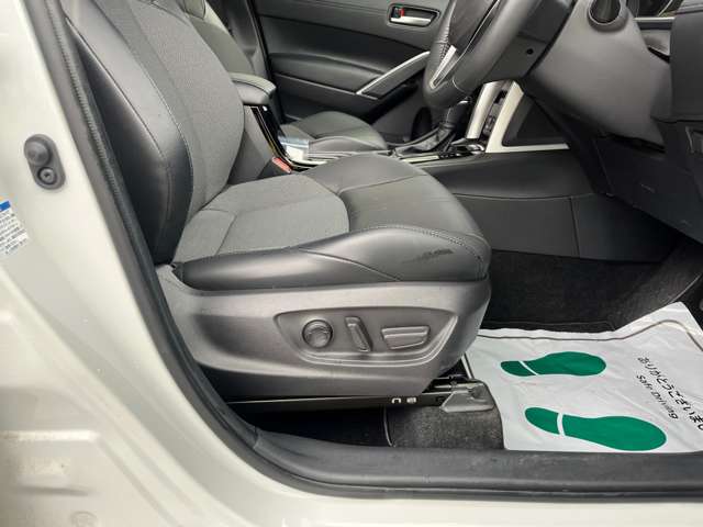 トヨタ カローラクロス　ハイブリッド １．８ ハイブリッド Ｚ Ｅ－ＦＯＵＲ ４ＷＤ R4年 (東海) 99