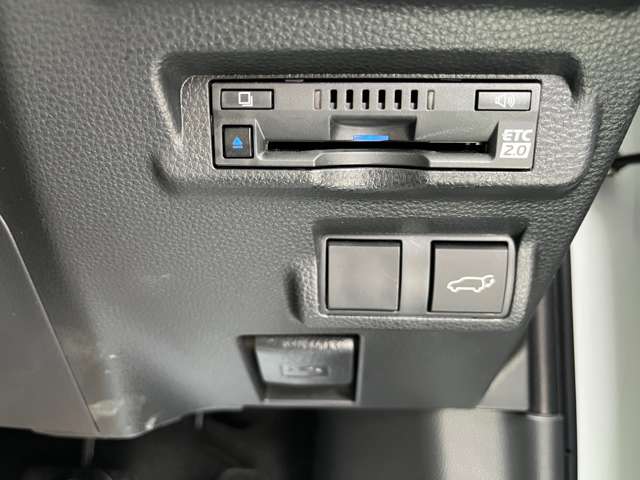 トヨタ カローラクロス　ハイブリッド １．８ ハイブリッド Ｚ Ｅ－ＦＯＵＲ ４ＷＤ R4年 (東海) 99