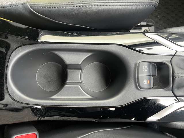 トヨタ カローラクロス　ハイブリッド １．８ ハイブリッド Ｚ Ｅ－ＦＯＵＲ ４ＷＤ R4年 (東海) 99