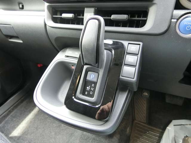 トヨタ シエンタ　ハイブリッド ハイブリッド １．５ Ｚ R5年 (中国) 99