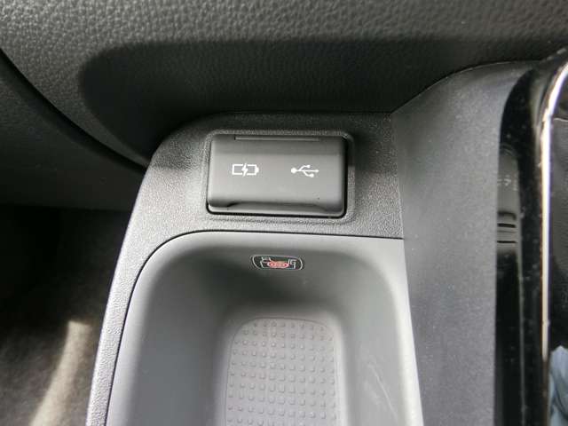 トヨタ シエンタ　ハイブリッド ハイブリッド １．５ Ｚ R5年 (中国) 99