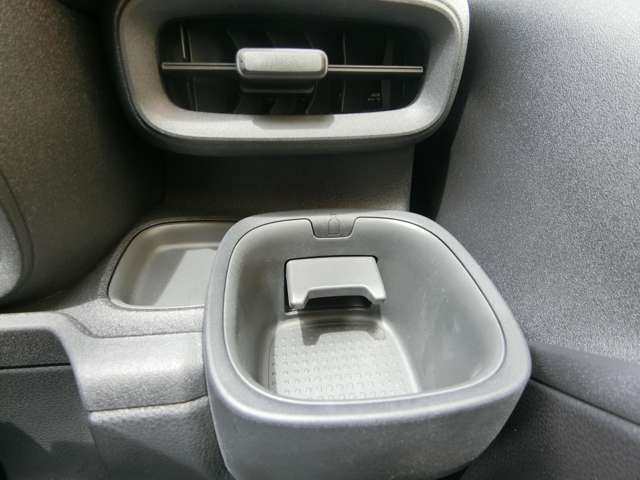 トヨタ シエンタ　ハイブリッド ハイブリッド １．５ Ｚ R5年 (中国) 99