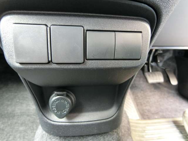 トヨタ シエンタ　ハイブリッド ハイブリッド １．５ Ｚ R5年 (中国) 99