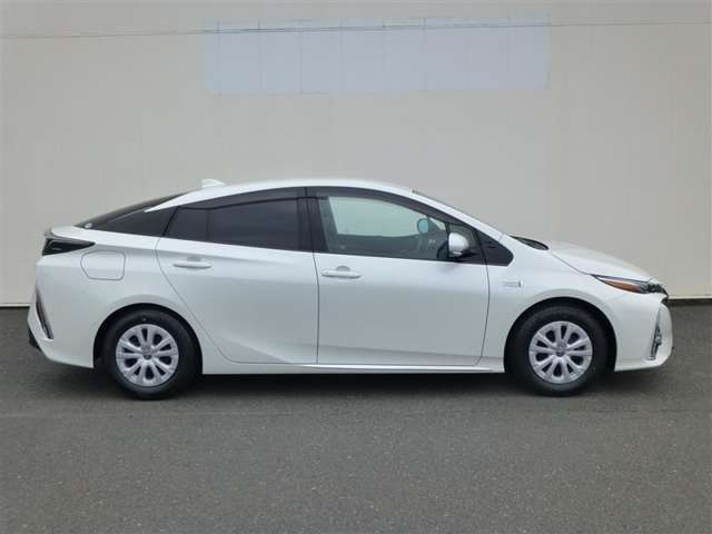 トヨタ プリウスＰＨＶ １．８ Ａ プレミアム H29年 (東北) 99