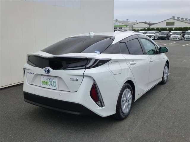 トヨタ プリウスＰＨＶ １．８ Ａ プレミアム H29年 (東北) 99