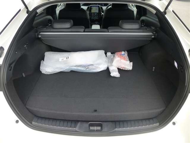 トヨタ プリウスＰＨＶ １．８ Ａ プレミアム H29年 (東北) 99