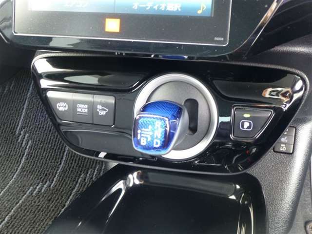 トヨタ プリウスＰＨＶ １．８ Ａ プレミアム H29年 (東北) 99